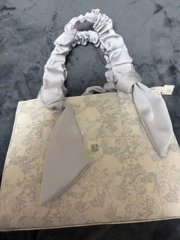 NICE CLAP 꽃무늬 핸드백 프릴 핸들 포함