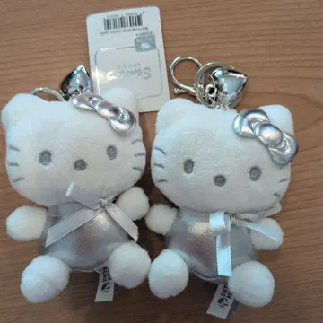 한국 한정 산리오 헬로키티 실버 봉제 인형 키링 2개 세트