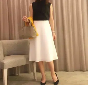 [ 새상품 ] M-premier BLACK 스커트 아이보리