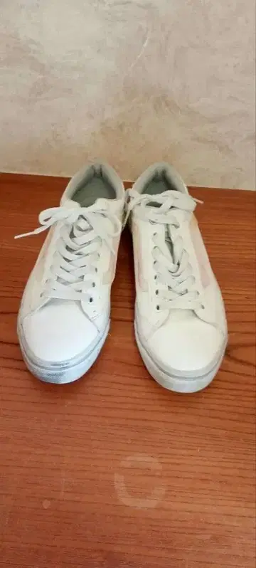 VANS 화이트 스니커즈 광택 라인