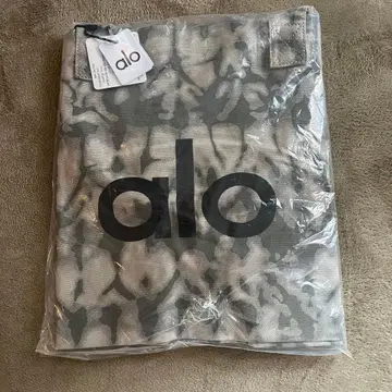 alo Yoga 카모 패턴 토트백 타이다이 패턴