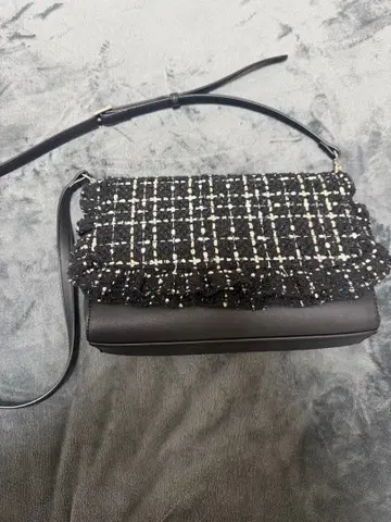 프릴 달린 트위드 숄더백