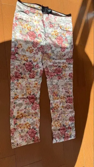 LOVE MOSCHINO 꽃무늬 스키니 팬츠 여성용 26