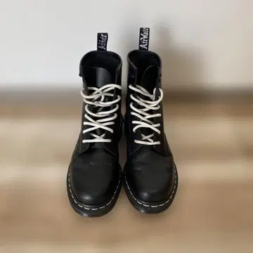 [ Dr.Martens ] 닥터마틴 1460 화이트 스티치 8홀 부츠