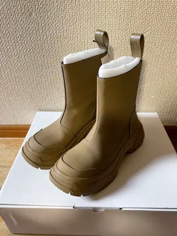 새상품 moussy 통굽 베이지 숏부츠