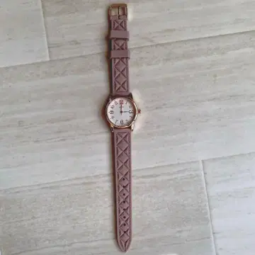 새상품급!! 손목시계 핑크 nattito 고무 벨트