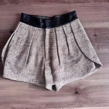 츠모리치사토 트위드 플리츠 숏팬츠