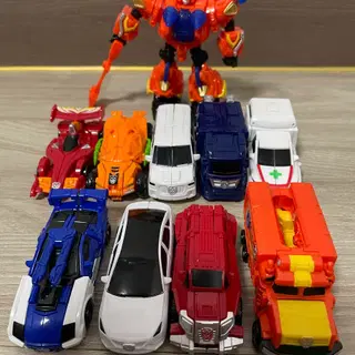 로봇 장난감 가디언 및 나이트 계열 이미지