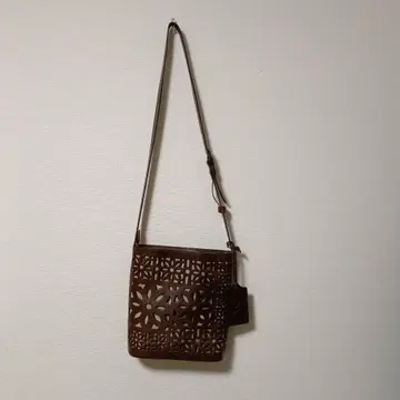 겐텐 genten 브라운 가죽 숄더백 컷 아웃 디자인