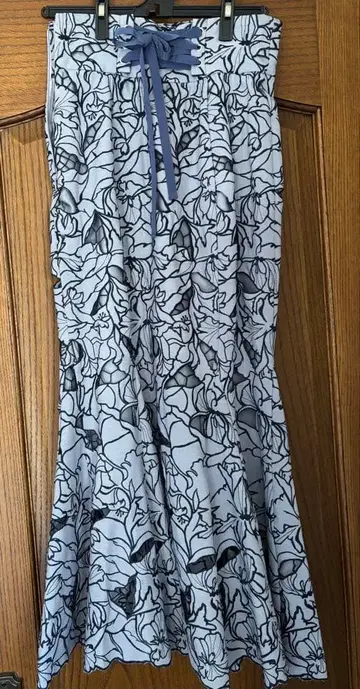 SNIDEL 플라워 프린트 플레어 스커트 그레이