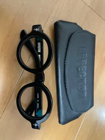 에페크타 MODERATO 라운드 안경 케이스 포함