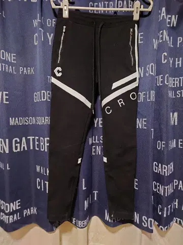 크로노스 스트라이프 디자인 조거 팬츠 블랙