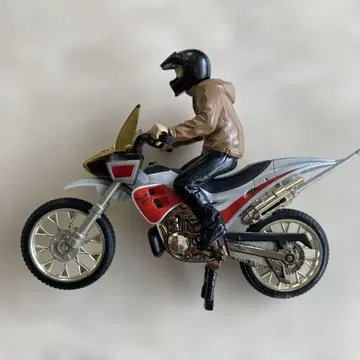 가면라이더 쿠우카 변신 전 바이크와 고다이 피규어 덤 포함