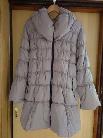 베이지 후드 부착 자켓