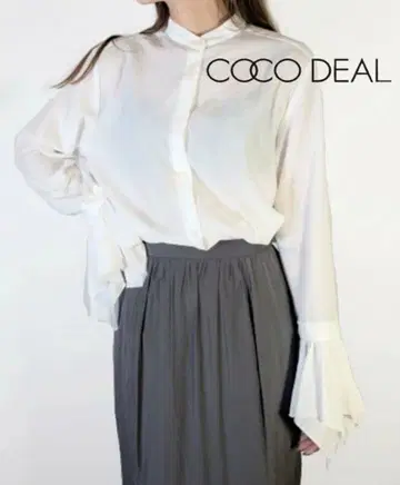 새상품 COCODEAL 프릴 커프스 셔츠 블라우스 화이트 코코딜