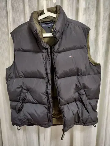 TOMMY HILFIGER 다운 베스트 L 사이즈 블랙/올리브
