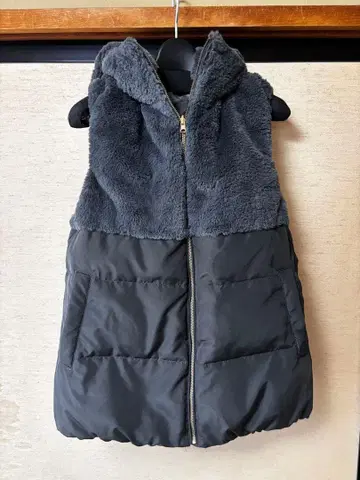 후드 부착 베스트 리버서블 탈부착 가능 후드 폴리에스테르 포켓 있음