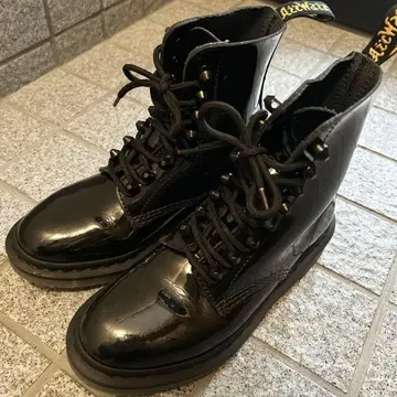 닥터마틴 부츠 에나멜