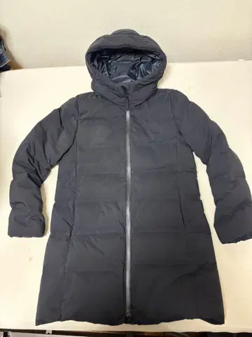 유니클로 심리스 다운 숏코트 409124