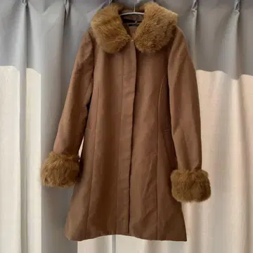 INGNI 베이지 퍼 코트