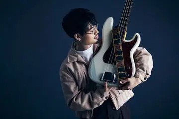 Fender V-Mod Monogrammed Strap 하마오카모토