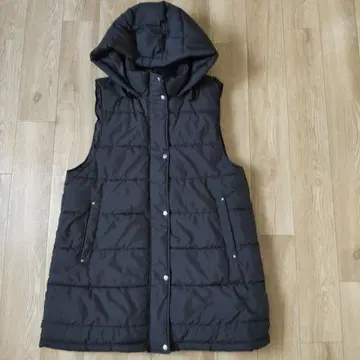 후드 부착 블랙 타운 베스트