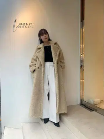 [ 1회 착용 ] Louren 볼륨 보아 코트