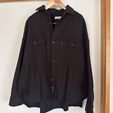 셔틀 노트 블랙 셔츠