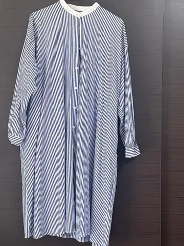 휴일과 시 셔츠 원피스