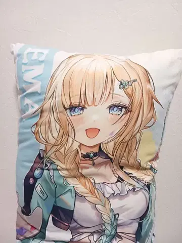 ! 아이자와 에마 GiGO 한정판 롱 쿠션