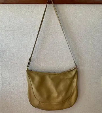 가죽 숄더백 골드