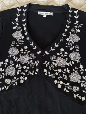 LAURA ASHLEY 로라 애슐리 자수입 롱 원피스 사이즈 9 블랙