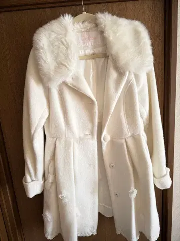 LIZ LISA 화이트 퍼 부착 롱 코트