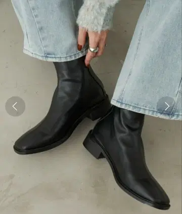 [새상품급] 스퀘어토 가죽 숏부츠 M