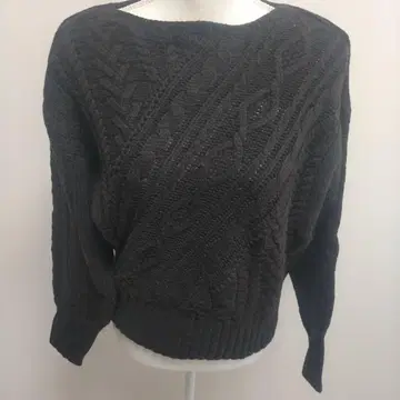 블랙 케이블 니트 긴팔 스웨터