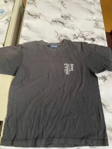 T셔츠 P로고 PHATRNK 팻랭크