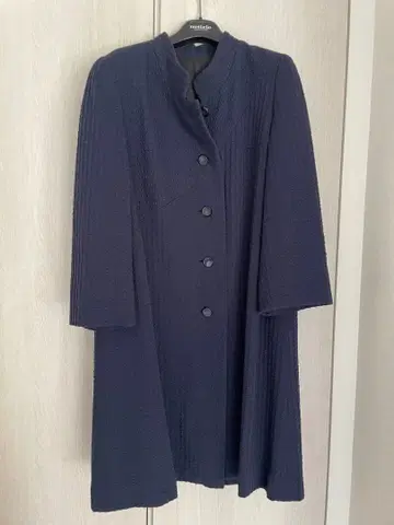 유키 미야자와 얇은 소재 코트