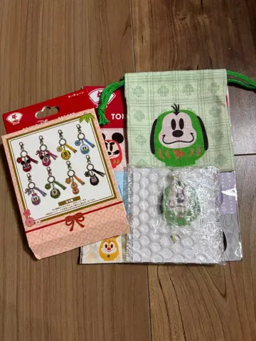 디즈니 설날 2026 구피 키체인과 복조리 세트