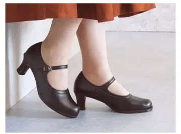 bell&sofa 다크 브라운 스트랩 펌프스 미사용