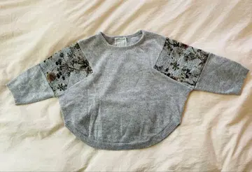 BEARDSLEY 그레이 꽃무늬 패치 오부 소매 니트