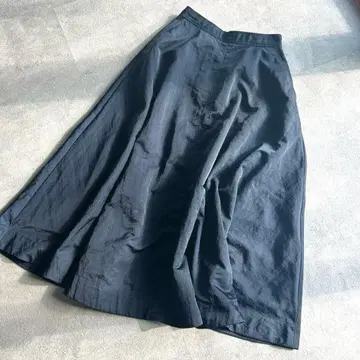 새상품급 슬로브 이에나 나일론 플레어 롱 스커트 맥시 길이 38 네이비