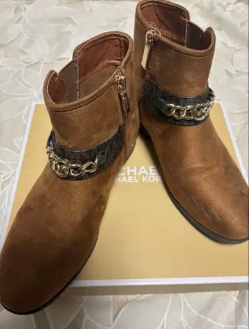 마이클코어스 숏부츠 로우힐 부츠 22.5 Caramel 색상