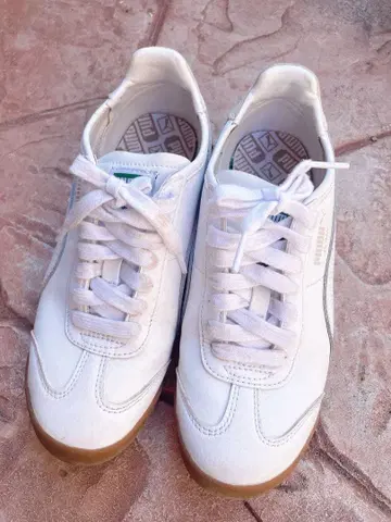 PUMA 화이트 스니커즈