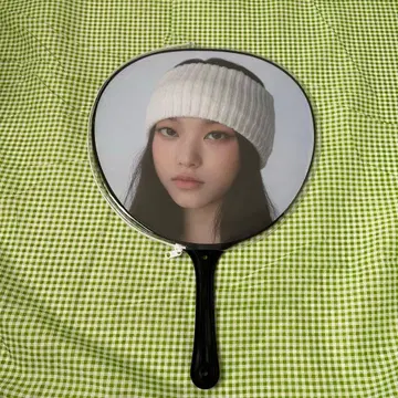 NewJeans 해린 부채 커버 포함