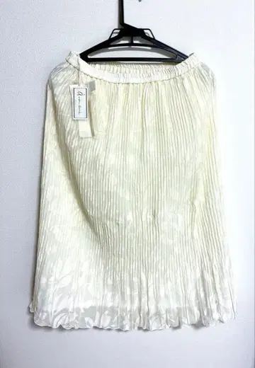 아몬나비 아이보리 플리츠 스커트