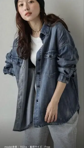 AMELY 라운드 헴 데님 셔츠