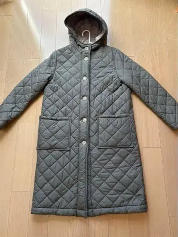 트래디셔널 웨더웨어 퀼팅 코트 보아 안감 후드 부착