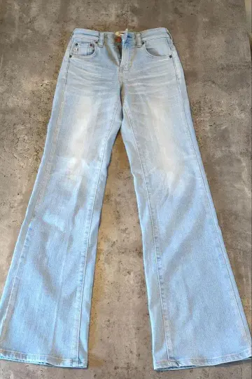 라이트 블루 부츠컷 데님