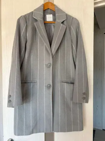 LOWRYSFARM 그레이 스트라이프 롱 코트 M 사이즈