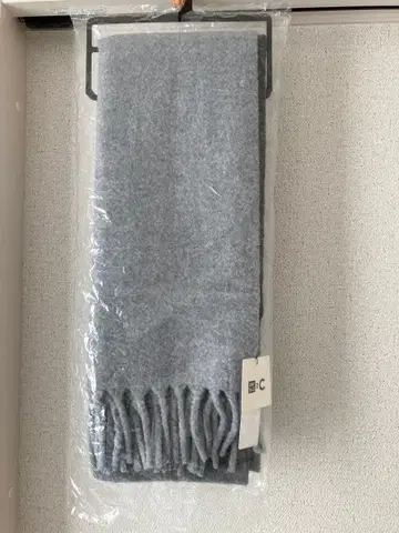 UNIQLO 유니클로 키 스톨 그레이 새상품 택 포함